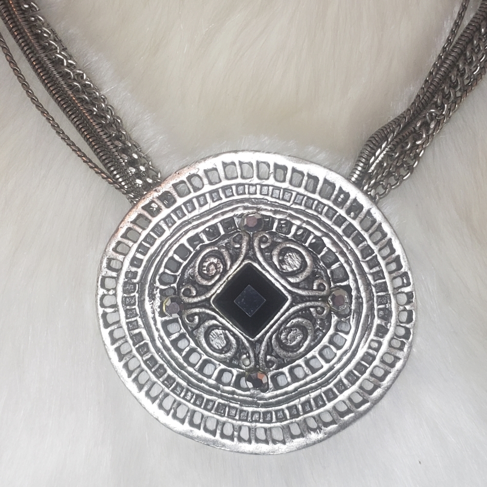 Multi chain statement necklace - Picture 2 of 2